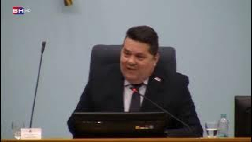 Стевандић поново вријеђао и удаљио Вучинића из сале