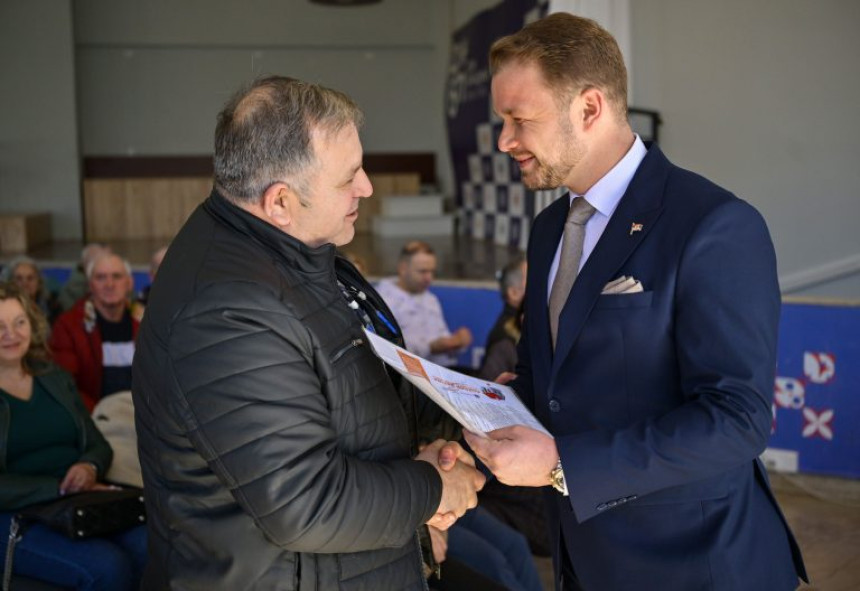 За 50 породица уручена рјешења за легализацију објеката