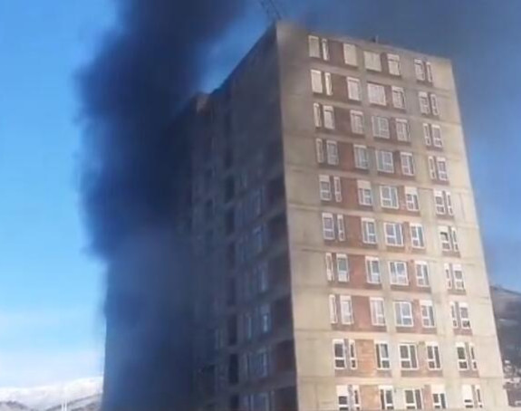 Požar na gradilištu u Mostaru, utvrđuje se uzrok (VIDEO)