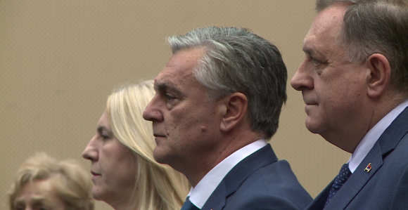 Novac građana vlast nesebično troši za lobiranje - a sve za spas Dodika!