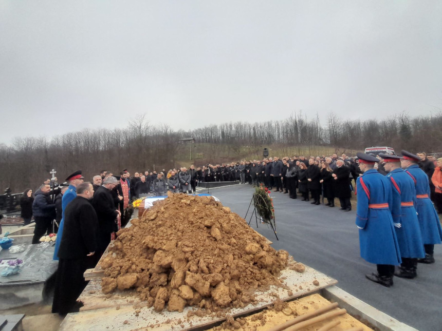 Sahranjen Borislav Paravac na groblju kod Doboja