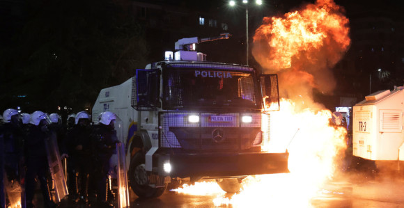 52 особе приведене су након протеста опозиције у Тирани