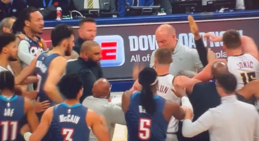 Jokić pobjesnio, ozbiljno se zakuvalo na terenu (VIDEO)