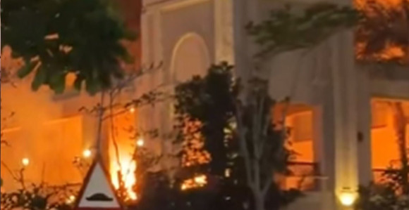 Novi napad na Dubai, gori luksuzan hotel (video)