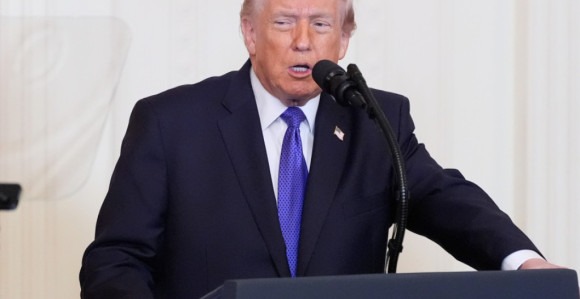 Tramp poručio da prekida trgovinu sa Španijom