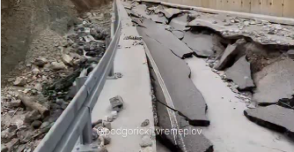 Нереалне сцене из Црне Горе: Ријека однијела пут (ВИДЕО)