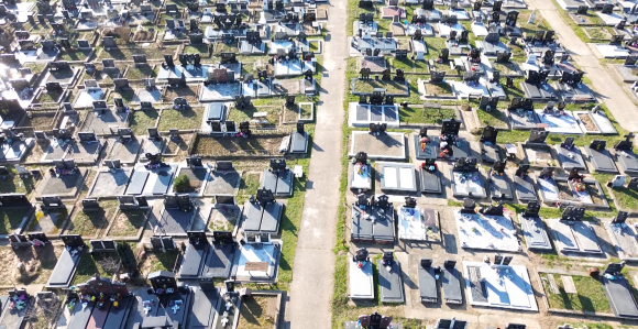 Стигао нови тренд: QР кодови на споменицима