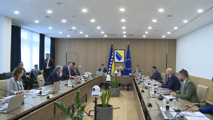 Uz milione maraka koje institucije BiH troše na čašćavanje, sad legalizuju i darivanje