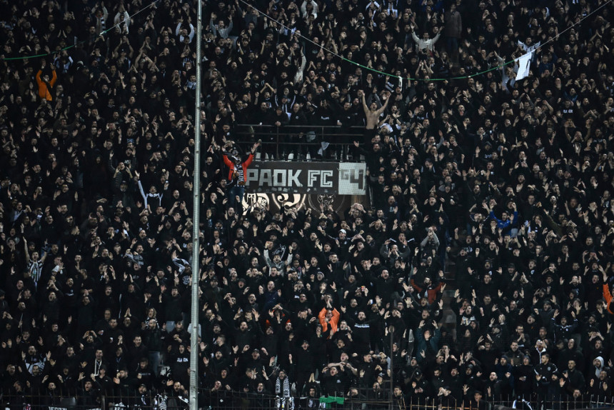 Избоден насмрт: Солунски дерби одложен због убиства