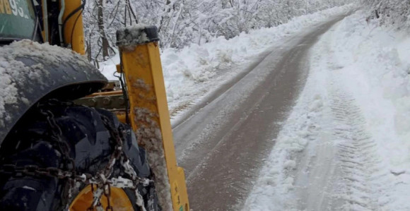 Snijeg okovao Z. Srbiju: Uključena i teška mehanizacija