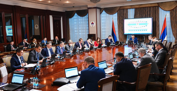 Vlada se odriče 10 feninga po litru goriva, ali to ne važi za građane Srbije