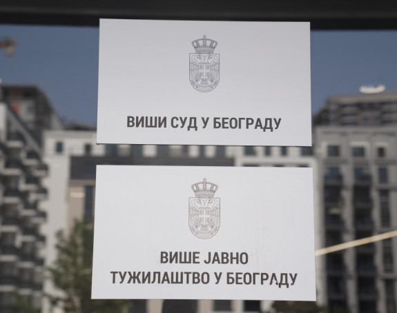 У згради Ректората пиротехника, игле, шприцеви, брауниле...