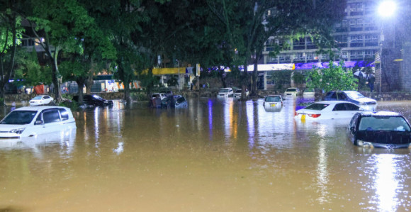 Урушио се мост на путу, поплаве у више региона у Италији