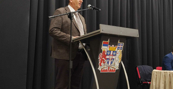 Младим људима треба оптимизам, а зрелим и старијим сигурност