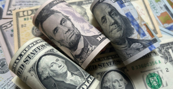 Амерички долар нагло ослабио, ево шта се дешава са евром