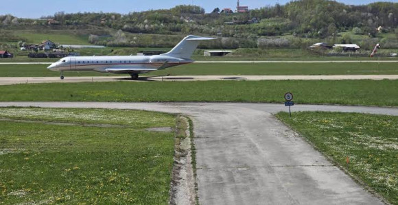 Avion kojim je letio Trampov sin ponovo doletio u Banjaluku