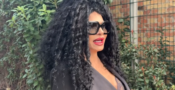 Глумица открила да на Васкрс не столу не користи нож