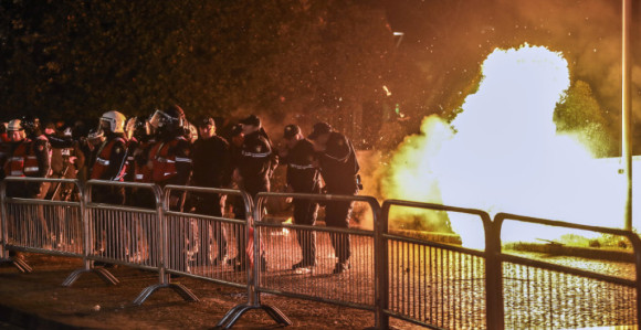 Ескалирали протести испред зграде Владе у Тирани