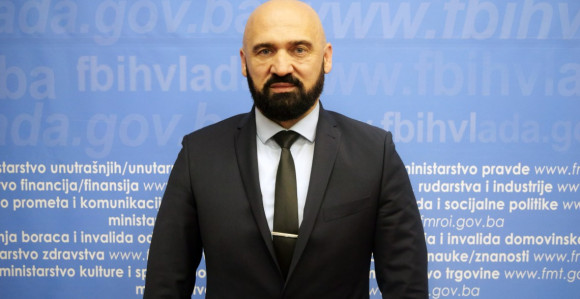 U Federaciji BiH pretresaju ministra unutrašnjih poslova