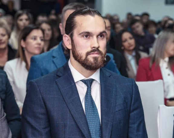 Политика СНСД-а: Причај о народу, а ради против њега!