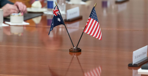 Kakav gaf: Australijske zastave postavljene umjesto britanskih pred posjetu kralja Čarlsa SAD