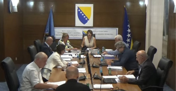 Dvostruki aršini: SNSD protiv CIK-a, a u CIK gura svoje?!