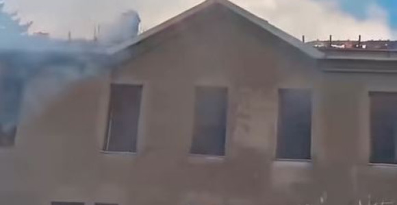 Požar na objektu nekadašnje kasarne kod Gacka