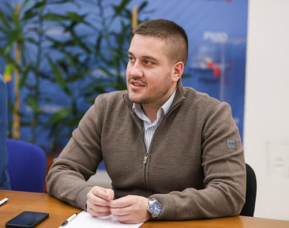 Амиџићу, ћутао си кад су предузећа пропадала?!