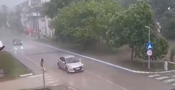 Nevrijeme praćeno snažnim vjetrom pogodilo Doboj