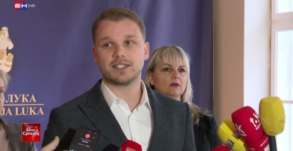 Miniću, kakve vam zakone podmeću pa ih brzo povlačite?
