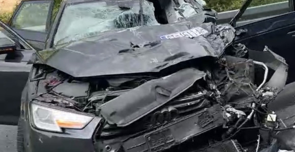Teška saobraćajna nezgoda kod Konjica, auto smrskan