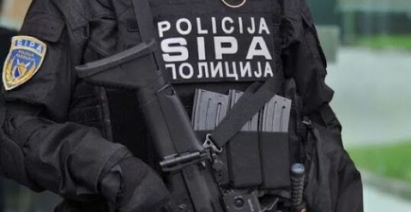 Sipa uhapsila jednu osobu, pronađeno i oduzeto oružje