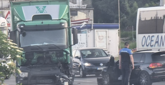 Teška nesreća kod Tuzle: Povrijeđeno više osoba