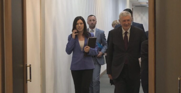 LICEMJERNO: SNSD povećava budžet za državne institucije koje navodno hoće da ukinu?! (VIDEO)