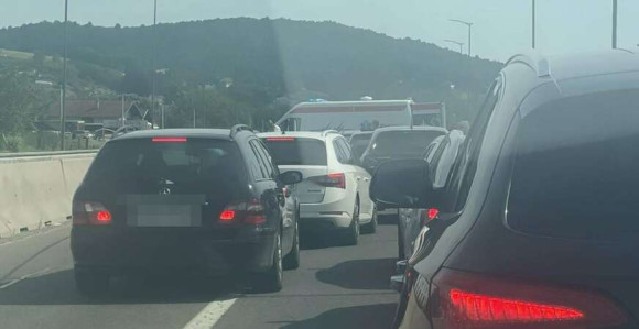 Nesreća na brzoj cesti Banjaluka-Laktaši, stvaraju se gužve
