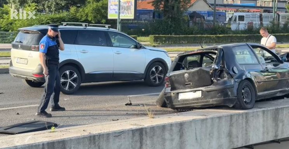 Stravičan udes u Sarajevu, sa vozila otpali točkovi