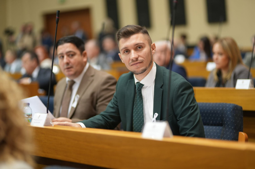 Дјеци Српске мрвице, посланицима који ћуте 165.000 КМ