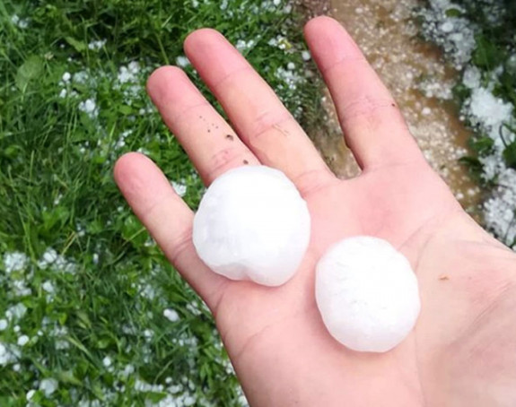 Sjever Hrvatske pogodilo nevrijeme, padao i grad