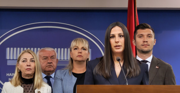 Prekršena su sva pravila, Srpsku vode u dužničko ropstvo