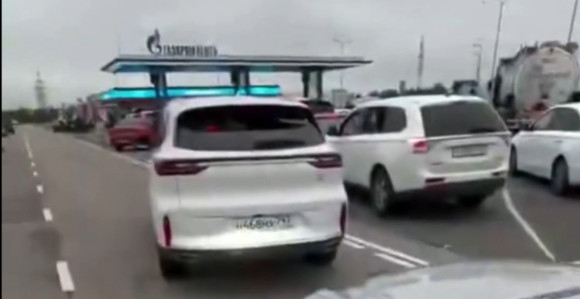 Nepregledne kolone zbog nestašice goriva u Rusiji (VIDEO)