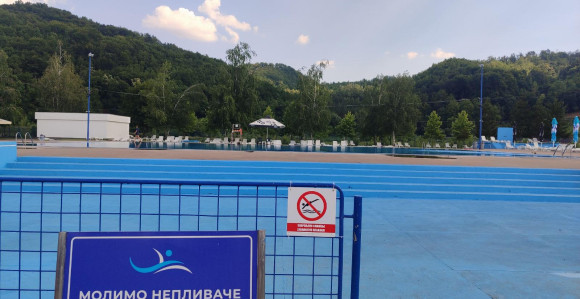 Tragedija u Ugljeviku: Utopio se mladić u bazenu