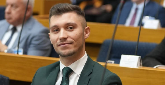 "Farmlend" dokaz kako ova vlast uništava privredu!