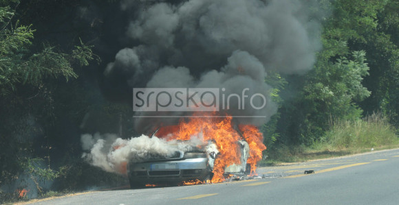 Na magistralnom putu kod Banjaluke gori autotomobil