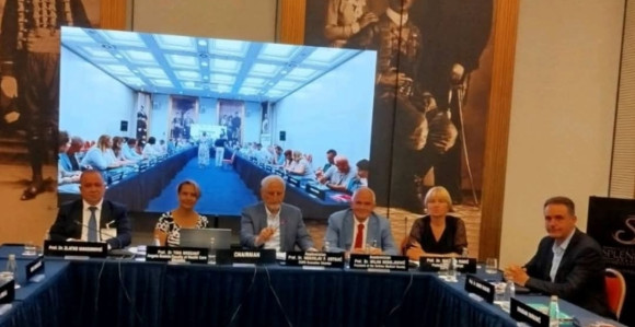 Prof. dr Maksimović uveo prvu vještačku inteligenciju u zdravstvu regiona