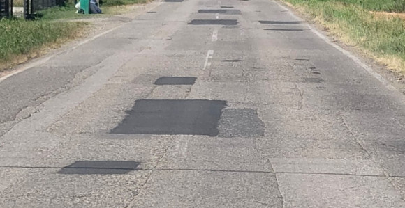 Na Minićevom vozilu pukla guma, "Putevi RS" odmah krpe rupe