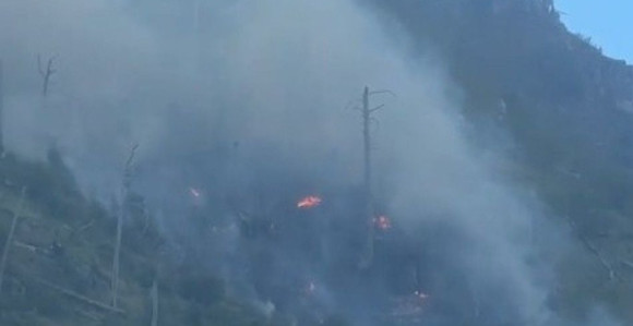 Požar na planini kod Mostara, jak vjetar ometa gašenje