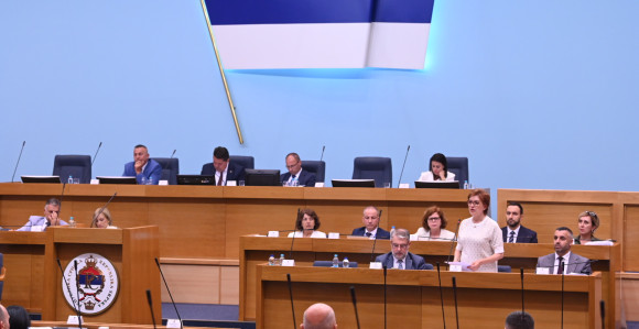Po hitnom postupku Skupština odobrila milione budžetlijama