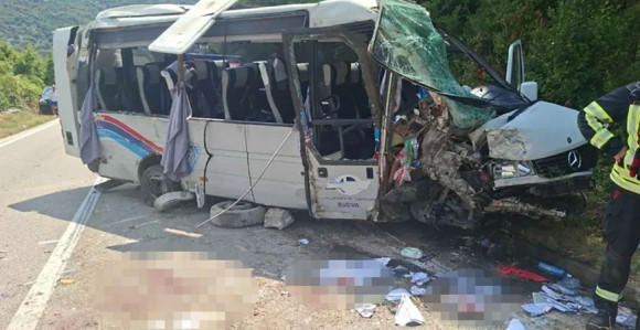 Jedna osoba poginula, 17 povrijeđeno na putu Kotor - Nikšić