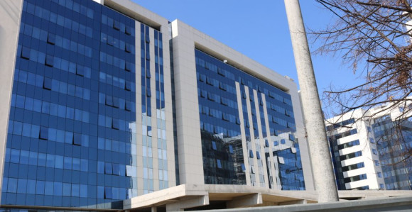 Нико не тражи да се ријеши законитост куповине зграде УИО