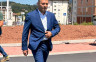 NEVIĐEN PREDIZBORNI SKANDAL NA PALAMA: SNSD-ov poslanik novcem javnog preduzeća kupuje glasove kokama?! (VIDEO)
